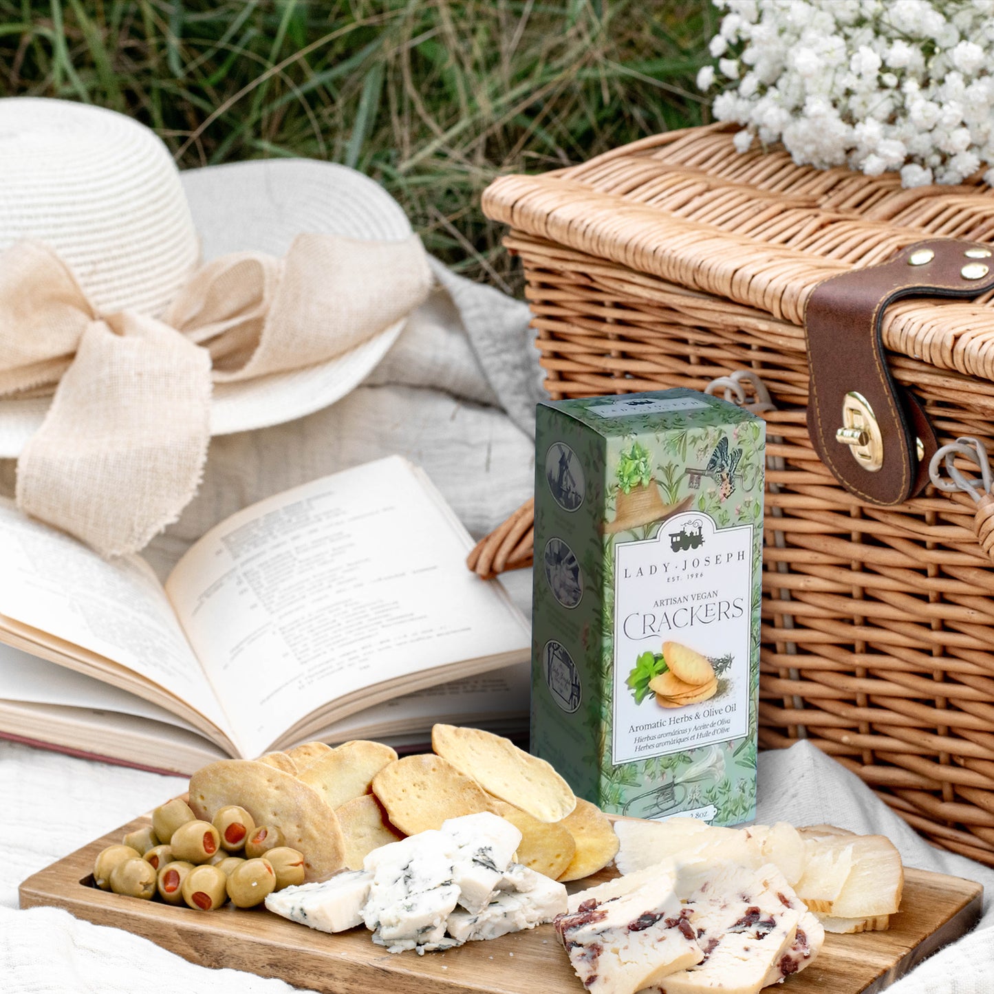 Crackers veganos artesanos con aceite de oliva y hierbas aromáticas.