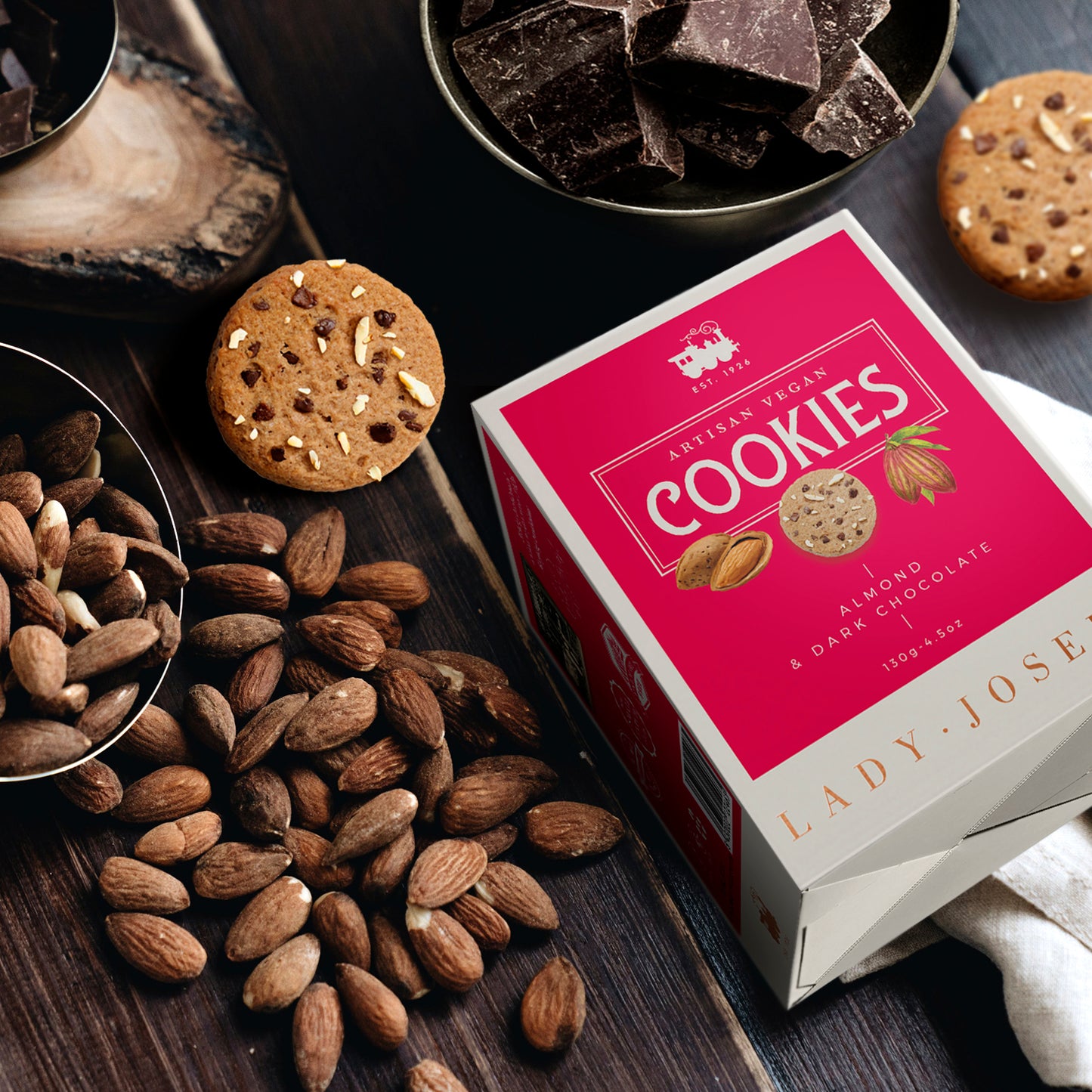 Cookies de chocolate negro y almendras.
