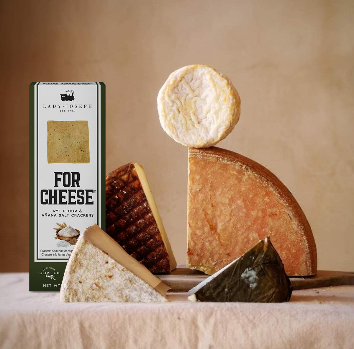 Crackers con harina de centeno y sal de Añana. Rye flour and Añana Salt Crackers.