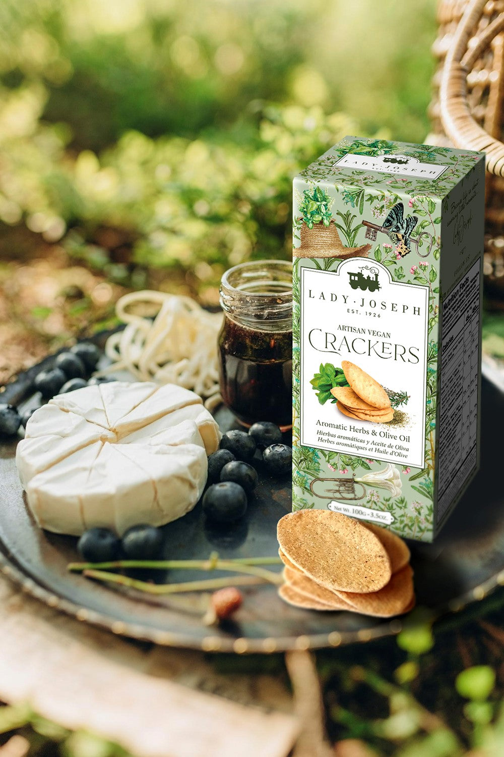 Crackers végétaliens artisanaux à l'huile d'olive et aux herbes aromatiques.