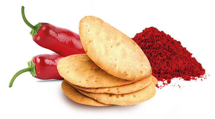 Crackers végétaliens artisanaux au paprika fumé épicé et à l'huile d'olive.
